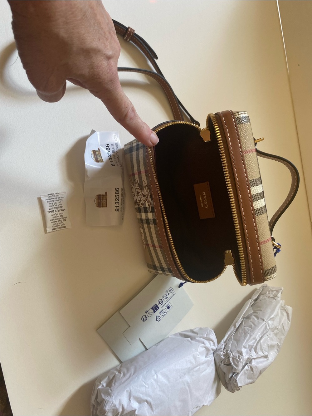 Burberry Mini Check Mates Vanity Bag – Archive Beige Paws on Parade – Authentic - Picture 8 of 9